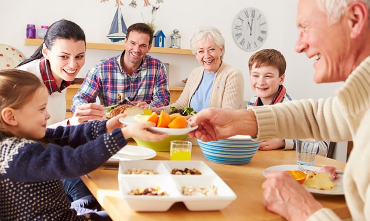Eat with your family: it's good for both the morale and health of parents and children