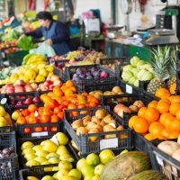 Résidus de pesticides dans les fruits et légumes : que disent les autorités sanitaires françaises ?