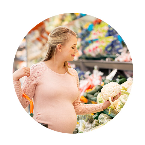 femme enceinte supermarché fruits légumes