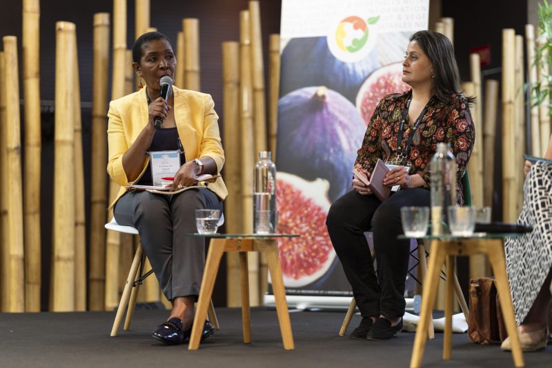 Deux scientifiques - Boithsheppo Gyose et Carmen Gloria Gonzalez - participent à la table ronde de la conférence EGEA 2023 organisée par Aprifel sur l'alimentation durable.