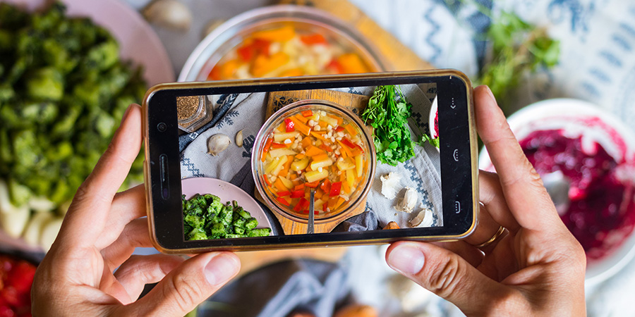 Réseaux sociaux : une influence ambivalente sur les comportements alimentaires
